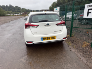 2016 Toyota Auris 1.8 Vvt-H Business Edition Hatchback 5dr Petrol Hybrid CVT Euro 6 (s/s) (136 Ps) in White — image 5