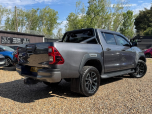 2023 Toyota Hilux 2.8 D-4d Invincible X Auto 4WD Euro 6 (s/s) 4dr in Grey — image 2