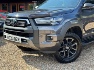 2023 Toyota Hilux 2.8 D-4d Invincible X Auto 4WD Euro 6 (s/s) 4dr in Grey — image 3