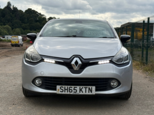 2015 Renault Clio 0.9 Tce Dynamique Nav Hatchback 5dr Petrol Manual Euro 6 (s/s) (90 Ps) in Silver — image 2