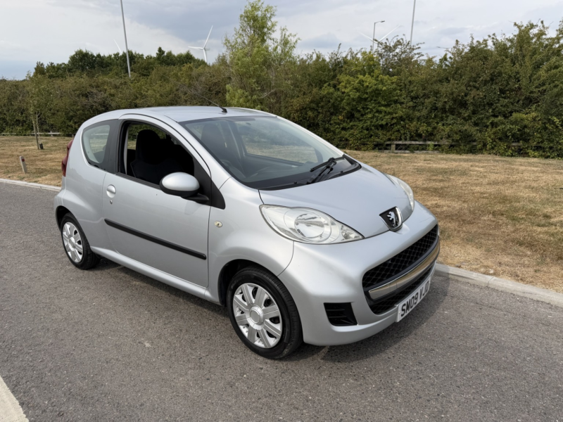 2009 Peugeot 107 1.0 12v Urban in Silver — image 1