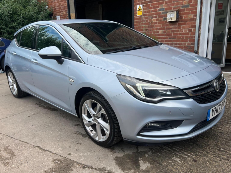 2017 Vauxhall Astra 1.4i Turbo Sri Auto Euro 6 (s/s) 5dr in Silver — image 1
