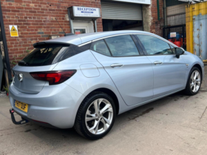 2017 Vauxhall Astra 1.4i Turbo Sri Auto Euro 6 (s/s) 5dr in Silver — image 2