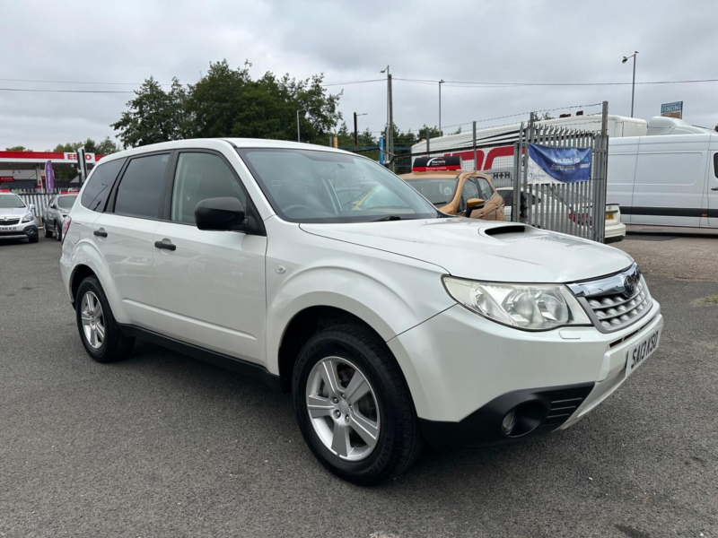 2013 Subaru Forester 2.0d X 4WD Euro 5 5dr in White — image 1