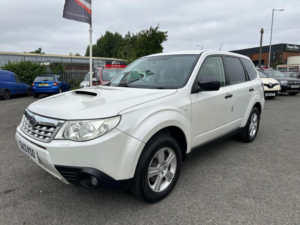 2013 Subaru Forester 2.0d X 4WD Euro 5 5dr in White — image 3