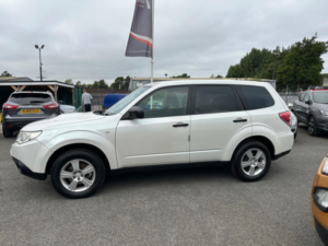 2013 Subaru Forester 2.0d X 4WD Euro 5 5dr in White — image 5