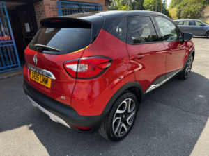2015 Renault Captur 1.5 Signature Energy Dci 90 Stop & Start in Red — image 5