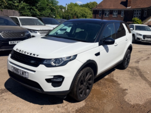 2016 Land Rover Discovery Sport Td4 Hse Black in White — image 5