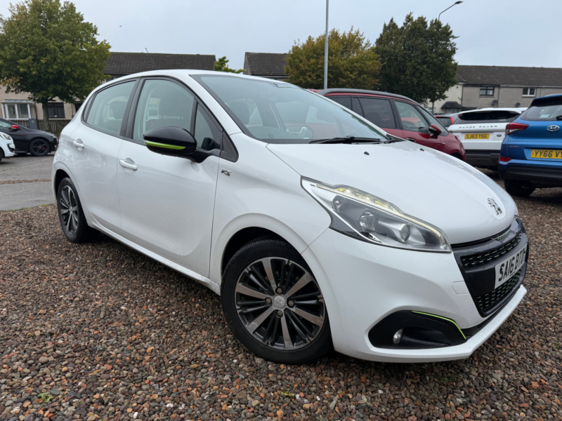2016 Peugeot 208 1.2 Puretech Xs Lime Hatchback 5dr Petrol Manual Euro 6 (82 Ps) in White — image 1