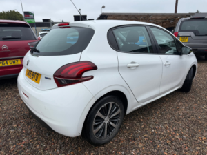 2016 Peugeot 208 1.2 Puretech Xs Lime Hatchback 5dr Petrol Manual Euro 6 (82 Ps) in White — image 3