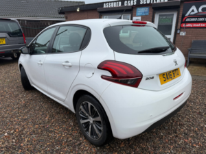 2016 Peugeot 208 1.2 Puretech Xs Lime Hatchback 5dr Petrol Manual Euro 6 (82 Ps) in White — image 4