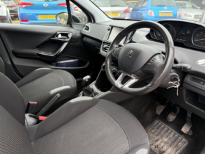 2016 Peugeot 208 1.2 Puretech Xs Lime Hatchback 5dr Petrol Manual Euro 6 (82 Ps) in White — image 5
