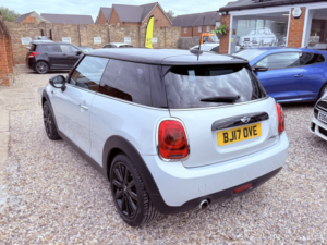 2017 MINI Hatch 1.5 Cooper D 3-Door Hatch in Silver — image 4