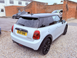 2017 MINI Hatch 1.5 Cooper D 3-Door Hatch in Silver — image 6