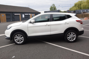 2014 Nissan Qashqai 1.2 Dig-T Acenta 2WD Euro 5 (s/s) 5dr in White — image 4