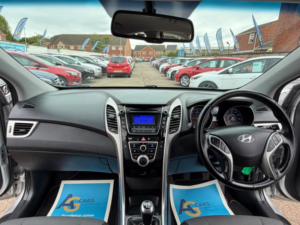 2015 Hyundai I30 1.6 Crdi Blue Drive Se Euro 6 (s/s) 5dr in Silver — image 2