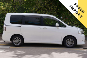 2012 Toyota Voxy X L Edition 5dr 8 Seats in White — image 2