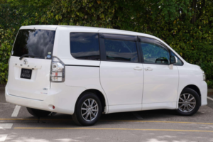 2012 Toyota Voxy X L Edition 5dr 8 Seats in White — image 4