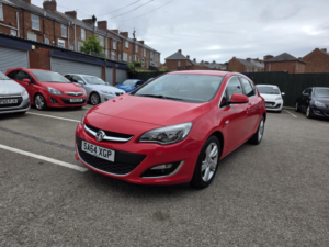2014 Vauxhall Astra 1.6 16v Sri in Red — image 3