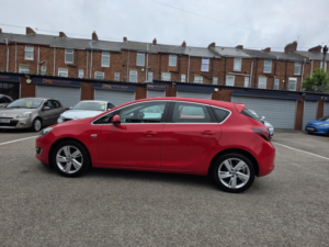 2014 Vauxhall Astra 1.6 16v Sri in Red — image 6