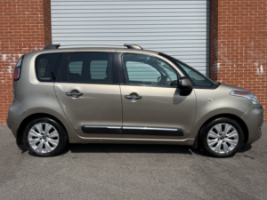 2012 Citroen C3 Picasso 1.6 Hdi Exclusive in Beige — image 3