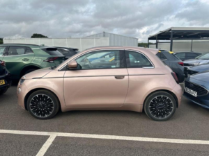 2023 Fiat 500e 42kwh La Prima Hatchback 3dr Electric Auto (118 Ps) in Gold — image 3