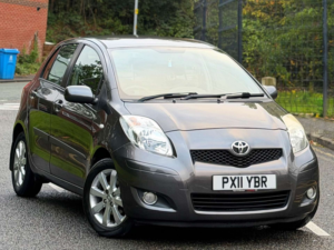 2011 Toyota Yaris 1.33 Dual Vvt-I T Spirit Hatchback 5dr Petrol Manual Euro 5 (s/s) (101 Ps) in Grey — image 3