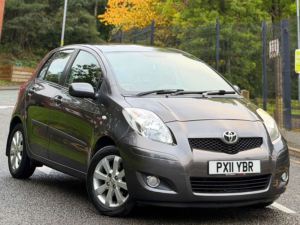 2011 Toyota Yaris 1.33 Dual Vvt-I T Spirit Hatchback 5dr Petrol Manual Euro 5 (s/s) (101 Ps) in Grey — image 5