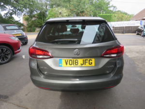 2018 Vauxhall Astra 1.4i Turbo Elite Sports Tourer Auto Euro 6 (s/s) 5dr in Grey — image 6
