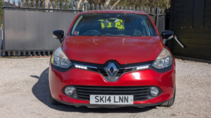 2014 Renault Clio 1.2 16v Dynamique Medianav Hatchback 5dr Petrol Manual Euro 5 (75 Ps) in Red — image 2