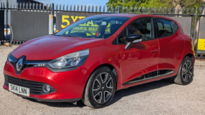 2014 Renault Clio 1.2 16v Dynamique Medianav Hatchback 5dr Petrol Manual Euro 5 (75 Ps) in Red — image 3