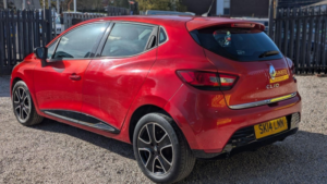 2014 Renault Clio 1.2 16v Dynamique Medianav Hatchback 5dr Petrol Manual Euro 5 (75 Ps) in Red — image 4