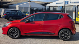 2014 Renault Clio 1.2 16v Dynamique Medianav Hatchback 5dr Petrol Manual Euro 5 (75 Ps) in Red — image 5