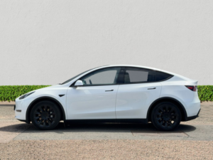 2022 Tesla Model Y (dual Motor) Long Range SUV 5dr Electric Auto 4wde (384 Bhp) in White — image 4