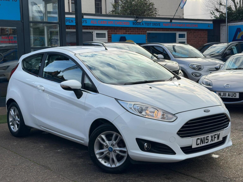 2015 Ford Fiesta 1.25 Zetec Euro 6 3dr in White — image 1