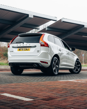 2016 Volvo Xc60 2.4 D5 R-Design Nav SUV 5dr Diesel Auto AWD Euro 6 (s/s) (220 Ps) in White — image 4