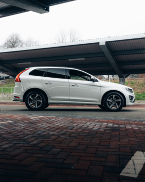 2016 Volvo Xc60 2.4 D5 R-Design Nav SUV 5dr Diesel Auto AWD Euro 6 (s/s) (220 Ps) in White — image 5