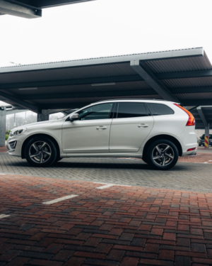 2016 Volvo Xc60 2.4 D5 R-Design Nav SUV 5dr Diesel Auto AWD Euro 6 (s/s) (220 Ps) in White — image 6
