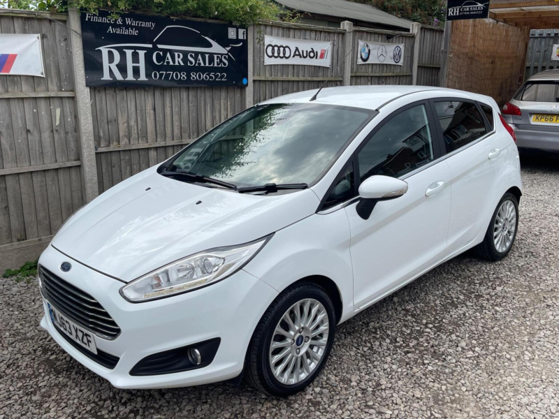 2013 Ford Fiesta 1.0t Ecoboost Titanium Euro 5 (s/s) 5dr in White — image 1
