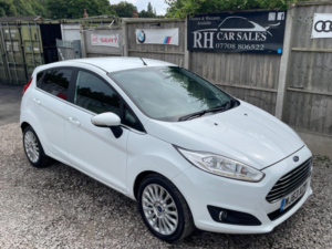 2013 Ford Fiesta 1.0t Ecoboost Titanium Euro 5 (s/s) 5dr in White — image 2