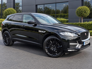 2019 Jaguar F-Pace 2.0 D180 R-Sport Auto AWD Euro 6 (s/s) 5dr in Black — image 4
