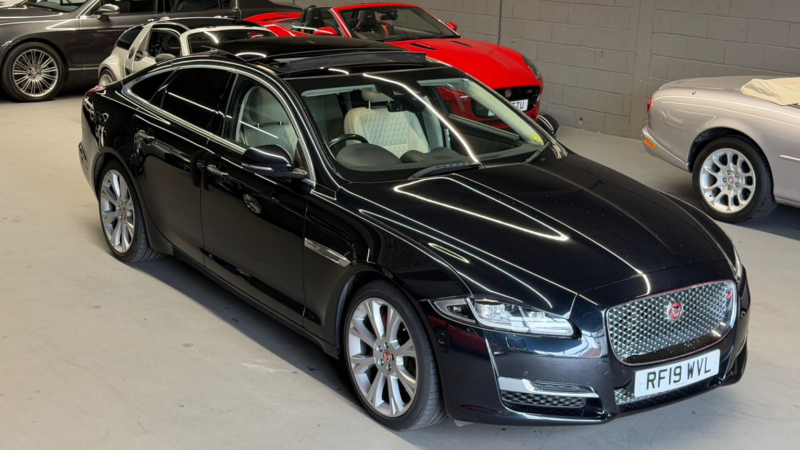 2019 Jaguar Xj 3.0 D V6 Portfolio in Black — image 1