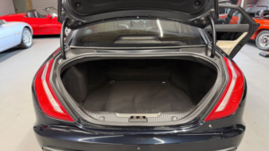 2019 Jaguar Xj 3.0 D V6 Portfolio in Black — image 4