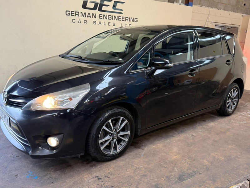 2013 Toyota Verso 2.0 D-4d Icon Euro 5 5dr in Black — image 1