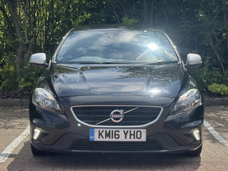 2016 Volvo V40 2.0 R-Design D2 in Black — image 1