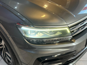 2018 Volkswagen Tiguan 2.0 Tdi R-Line in Grey — image 2