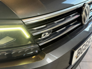2018 Volkswagen Tiguan 2.0 Tdi R-Line in Grey — image 3