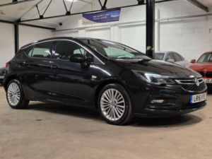 2016 Vauxhall Astra 1.4i Turbo Elite Nav Euro 6 5dr in Black — image 3