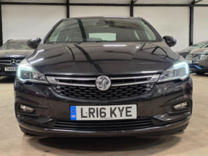 2016 Vauxhall Astra 1.4i Turbo Elite Nav Euro 6 5dr in Black — image 4