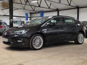 2016 Vauxhall Astra 1.4i Turbo Elite Nav Euro 6 5dr in Black — image 5